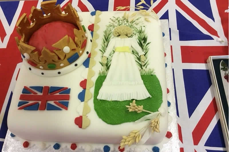 Cake_made_by_Whaltons_Karen_Fenwick_to_celebrate_Queen_Elizabeth_II_90th_birthday.jpg